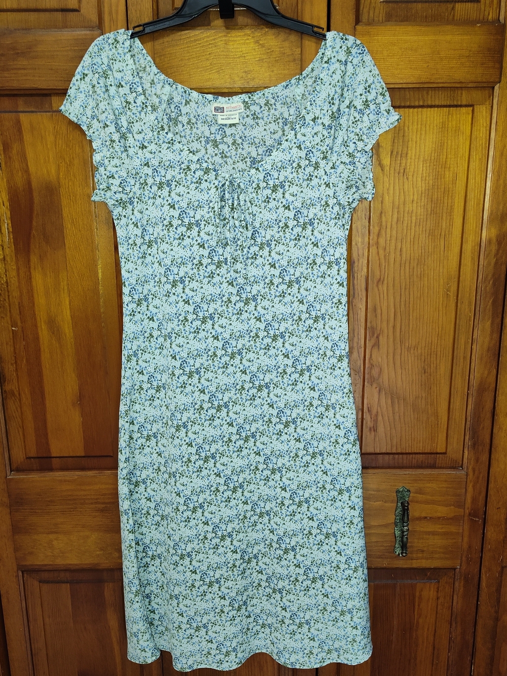 Faded Glory Blue and White Floral Short Sleeve Midi Dress
